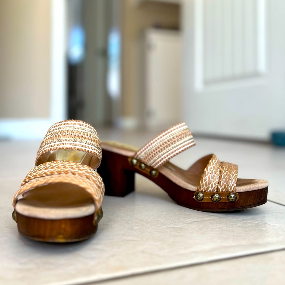 Californians Vintage Collection tan & gold braided leather heels (size 8)